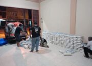 Anggota DPRD Inhil Beri Bantuan 2 Ton Beras Kepada Masyarat Kecamatan Enok