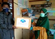 IWO Inhil Salurkan APD Tenaga Medis di Dua Tempat