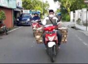 Gunakan Keranjang, Relawan IWO Inhil Bagikan Paket Sembako
