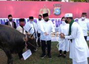 Kapolda Serahkan Secara Simbolis, Hewan Kurban Polda Riau Dan Jajaran Berjumlah 249 Ekor
