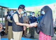 Bupati Kunjungi Korban Kebakaran di Desa Teluk Pantaian