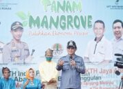 Pulihkan Ekonomi Pesisir, Bupati HM Wardan Tanam Pohon Mangrove di Desa Sungai Bela