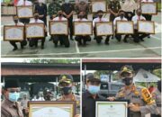 Bupati Inhil dan Ketua DPRD, Beri Penghargaan Kapolres dan 9 Angota Polres Berprestasi