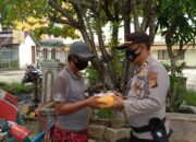Jum’at Berkah, Polres Inhil Kembali Bagikan Nasi Kotak Kepada Tukang Becak