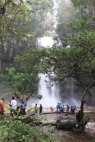 Foto Iven dan Komunitas di Air Terjun 86