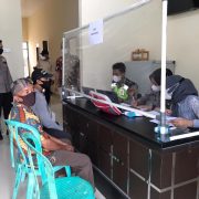 Polres Inhil Memberikan Pelayanan Vaksinasi Covid-19 Bagi Jamaah Masjid Al-Huda