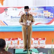 Bupati HM Wardan Salurkan Bantuan Beras PPKM Bagi PKH dan BST