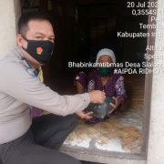 Polsek Tembilahan Hulu Bagikan Daging Qurban kepada Warga Kurang Mampu