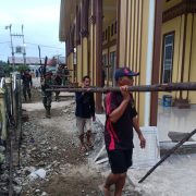 Dengar Pengumuman, Satgas TMMD Ke-111 Kodim 0314/Inhil Langsung ke Lokasi Goro Lansir Kayu Bakau