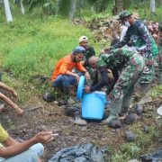 Kebersamaan Satgas TMMD Ke-111 Kodim 0314/Inhil dan Masyarakat Semakin Menyatu