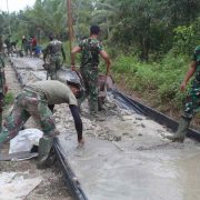Satgas TMMD Ke-111, Jalan Yakup II dengan Volume 750 x 2 M x 0,12 Meter Sudah Capai Hasil Sepanjang 70,66 Persen