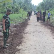 Tuntaskan Sasaran Fisik TMMD, Kades Teluk Bunian Bagi Masyarakat Jadi Tiga Kelompok