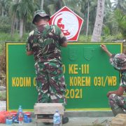 Proses Pembuatan Tugu TMMD Ke-111 Kodim 0314/Inhil Masuki Tahap Pengecatan