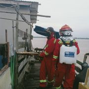 Personil DPKP Inhil Semprot Disinfektan