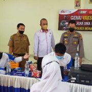Kapolres Inhil Tinjau Vaksinasi Pelajar di SMA 1 Tembilahan Kota
