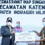 Bupati HM Wardan Tinjau Vaksinasi Lansia dan Salurkan Bantuan di Kateman