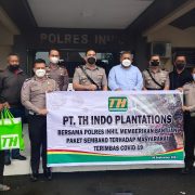 Polres Inhil dan PT THIP Kembali Salurkan Paket Sembako kepada Masyarakat Terdampak Covid