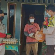 Pemdes Pasir Emas Inhil Gelar Vaksinasi Tahap I dan Beri Sembako Bagi Warga