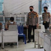 Kapolres Inhil Tinjau Vaksinasi II Guru dan Pelajar di SMKN 1 Tembilahan