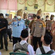 Siswa Siswi SMP Budi Daya dan Warga Desa Pulau Palas Ikuti Vaksinasi