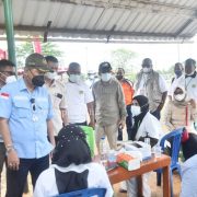 Wabup Inhil Tinjau Vaksinasi yang Digelar PT THIP di Pelangiran