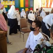 Sebanyak 1.000 Pelajar SMAN 4 Pekanbaru Ikuti Vaksinasi