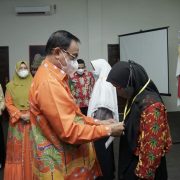 Menumbuhkan Minat Berkreasi dan Berjiwa Seni, Peserta Didik SLTA di Inhil Belajar Membatik
