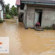 Banjir Tinggi Nyaris Sepinggang Orang Dewasa di Kemuning Muda, Warga Dievakuasi