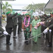 Tradisi Pedang Pora Sambut Kedatangan Dandim 0314/Inhil Letkol Arh M Naharuddin Roshid