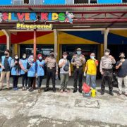 Polsek KSKP Polres Inhil Laksanakan Vaksinasi Mobile di Kawasan Pelabuhan dan Pasar Kota Tembilahan