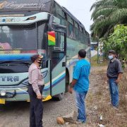 Polres Inhil Ajak Penumpang Ikut Vaksinasi di Perbatasan Riau-Jambi