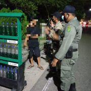 Ditegur Karna Berjualan di Bahu Jalan