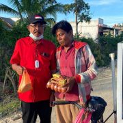 YVB Beri Bansos kepada Kaum Duafa dan  Tukang Becak