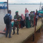 Kodim 0314/Inhil Bersama Polkes Tembilahan Terus Gelar Vaksinasi Mobile di Pelabuhan-Pelabuhan