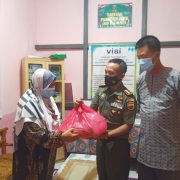 Jelang Lebaran Dandim 0314/Inhil Bersama Tokoh Masyarakat Sungai Piring Bagikan Sembako