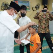 Serahkan Santunan, Bupati HM Wardan Ajak Masyarakat Peduli Anak Yatim