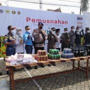 KPPBC Tembilahan Musnahkan 9.3 Juta Batang Rokok dan Miras serta 2 Karung Sex Toys Dari Batam