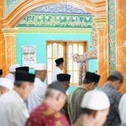 Bupati Inhil Jadi Khatib Dan Imam Sholat Jum’at Masjid Jami Pangean Kuansing
