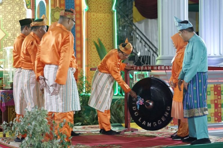 Bupati HM Wardan Buka MTQ Ke-52 Tingkat Kabupaten di Tanah Merah