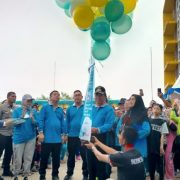 HKN ke-58, Dinkes Inhil Gelar Jalan Santai yang Ditandai Pelepasan Balon oleh Bupati HM Wardan