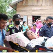 Polda Riau Bantu Operasi Warga Penderita Kelumpuhan, Williancen Sihotang : Mungkin Polisi Ini Dikirim Tuhan Untuk Bantu Saya