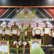 Dishub Inhil Terima Penghargaan Inovasi Daerah diserahkan Langsung oleh Bupati Inhil