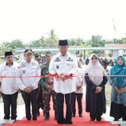 Bupati Inhil HM Wardan Resmikan Kantor Desa Kuala Keritang