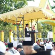 Bupati HM Wardan bersama Ratusan Masyarakat Shalat Idul Fitri di Lapangan Gajah Mada