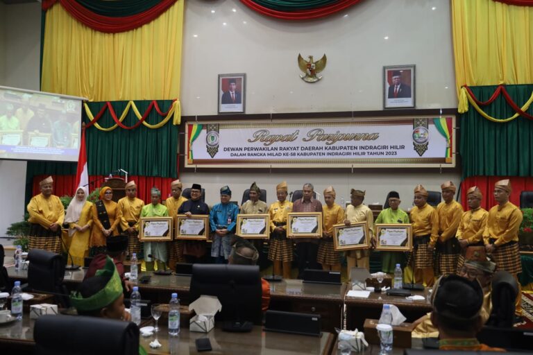 6 Tokoh Dianugerahi Gemilang Award, DPRD Gelar Rapat Paripurna Milad ke-58 Kabupaten Indragiri Hilir