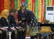 Kapolres Inhil ikuti Proses Tepuk Tepung Tawar dengan Hikmat