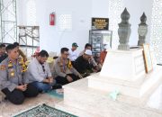 Kapolres Inhil Ziarah ke Makan Tuan Guru Sapat