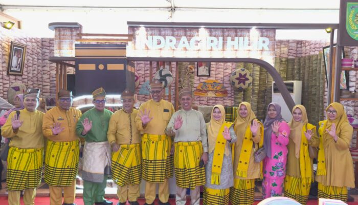 Pj. Bupati Herman Harapkan Produk UMKM Inhil di Minati Pengunjung Stand Bazar MTQ