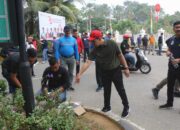 Luncurkan Program Kamis Bersih, Pj Bupati Turun Langsung Gotong Royong ke Jalan