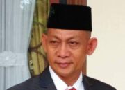 Ustadz Ajay Ajak Tim Fermadani Tetap Santun dan Fokus Nyalakan Lilin Sendiri